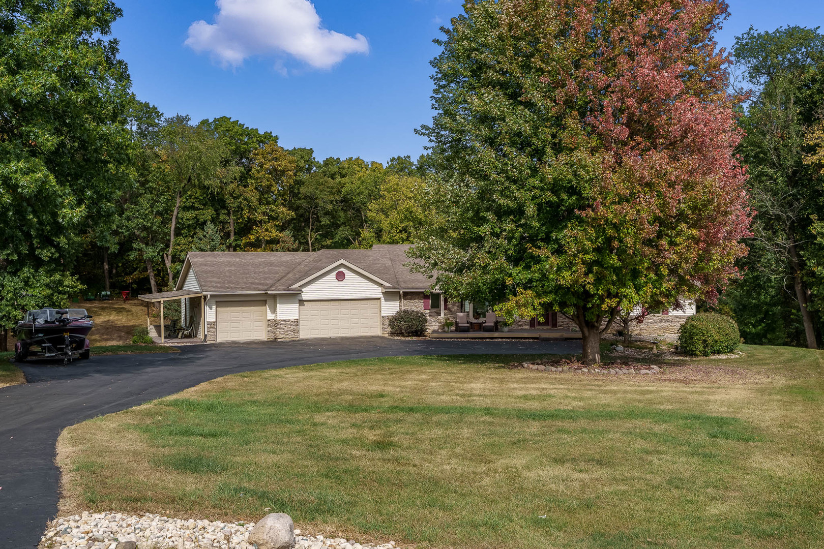 5076 Oak Hill Road, Rockford, IL 61109
