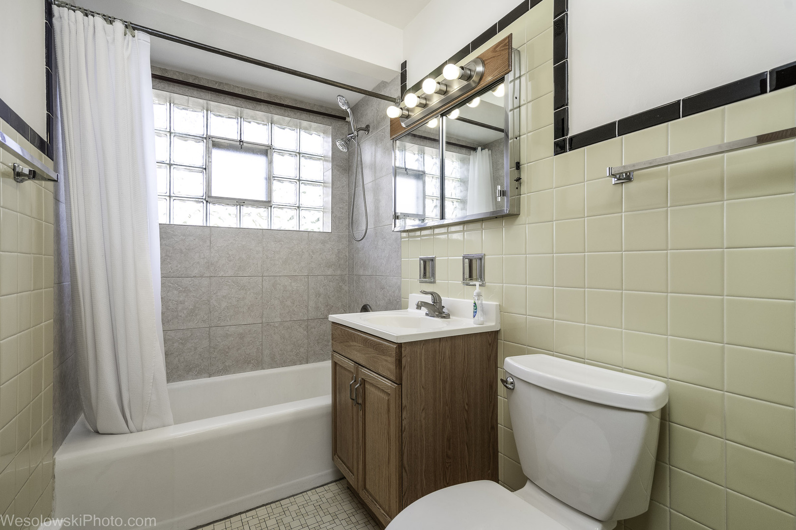 5409 N NEW ENGLAND Avenue, Chicago, IL 60656