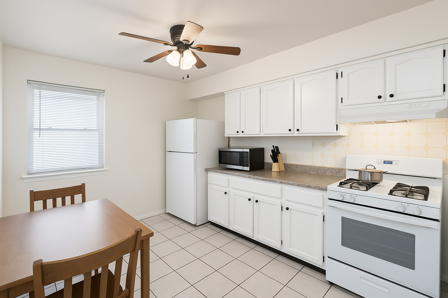 9231-9235 W Irving Park Road, Schiller Park, IL 60176