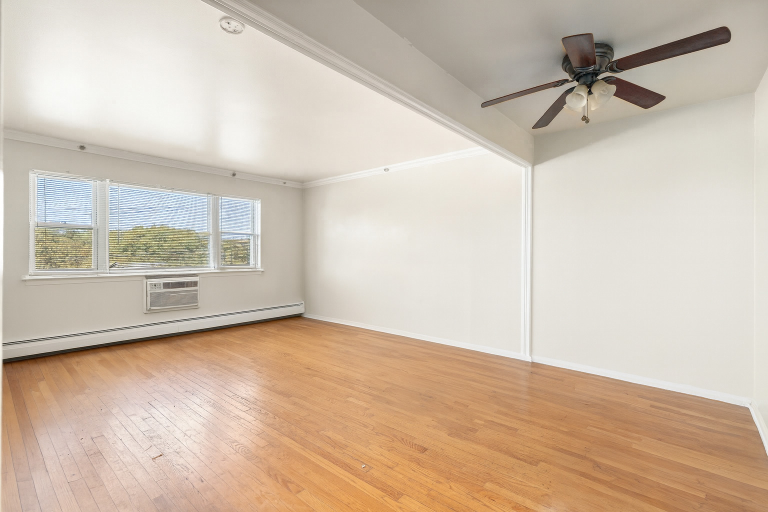 9231-9235 W Irving Park Road, Schiller Park, IL 60176