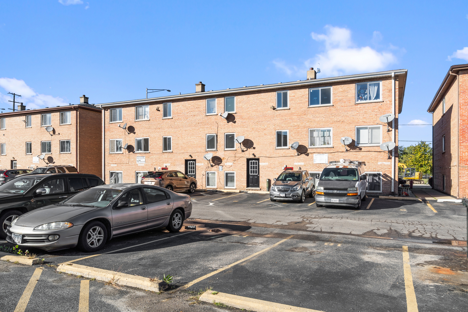 9231-9235 W Irving Park Road, Schiller Park, IL 60176