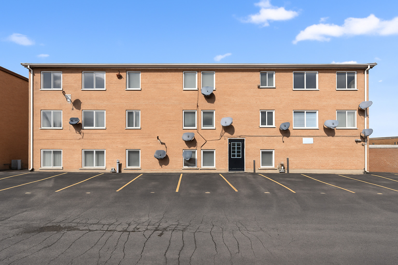 9231-9235 W Irving Park Road, Schiller Park, IL 60176