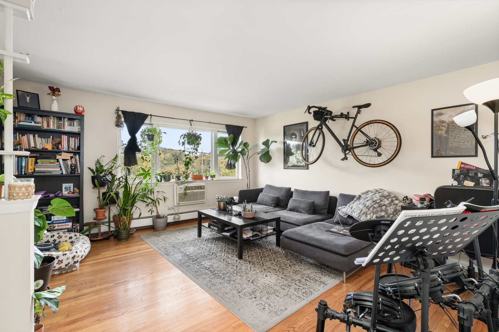 9231-9235 W Irving Park Road, Schiller Park, IL 60176