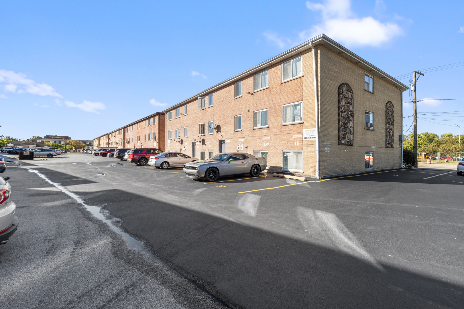 9231-9235 W Irving Park Road, Schiller Park, IL 60176