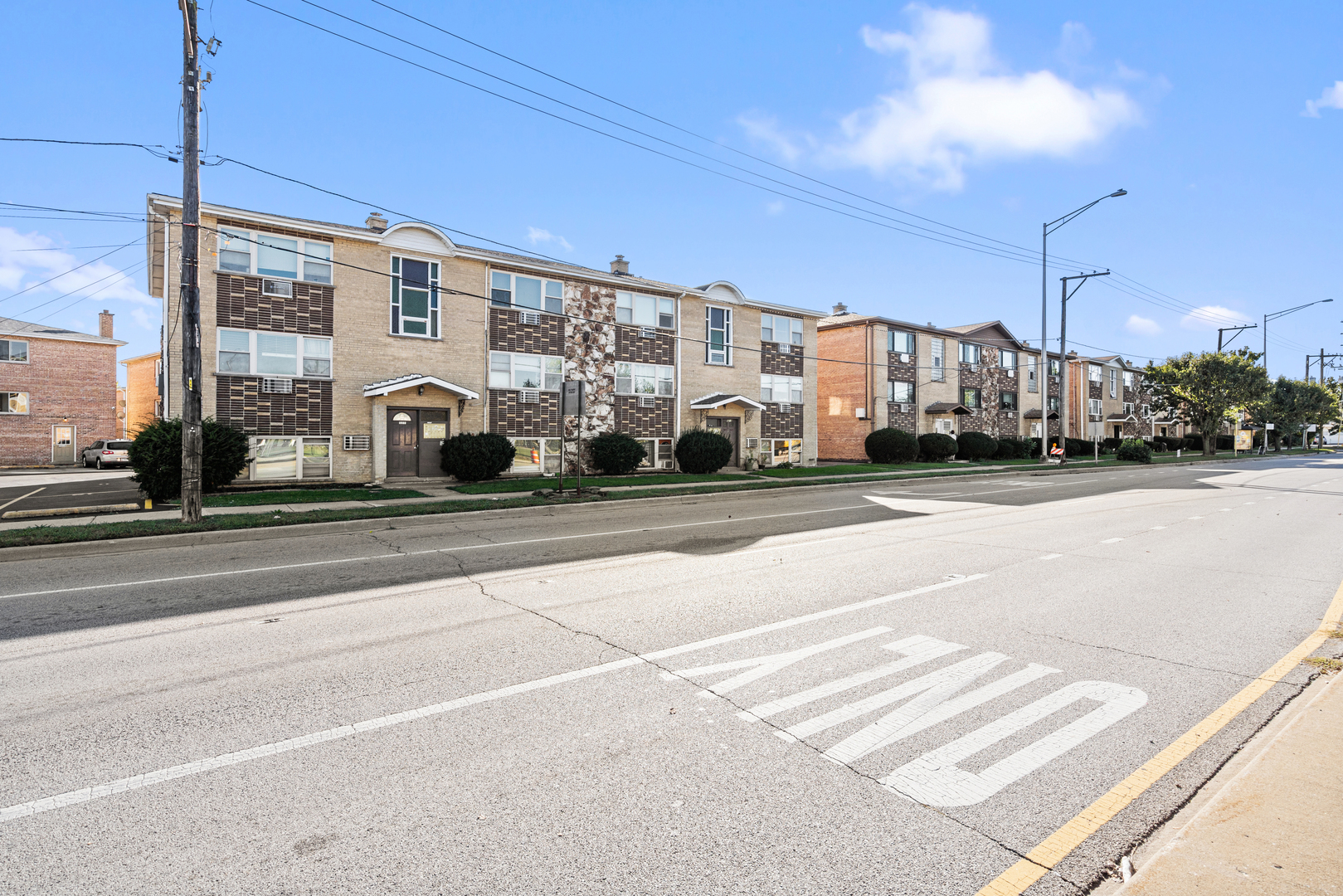 9231-9235 W Irving Park Road, Schiller Park, IL 60176