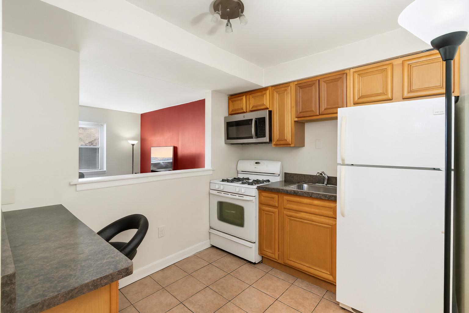 9231-9235 W Irving Park Road, Schiller Park, IL 60176