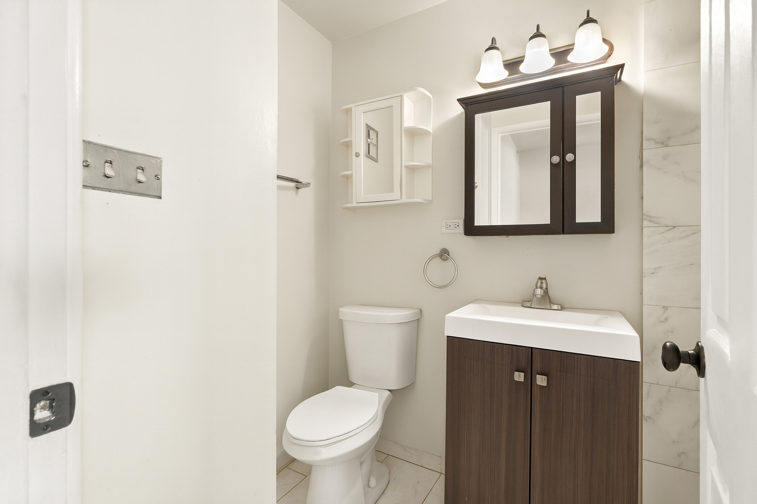 9231-9235 W Irving Park Road, Schiller Park, IL 60176