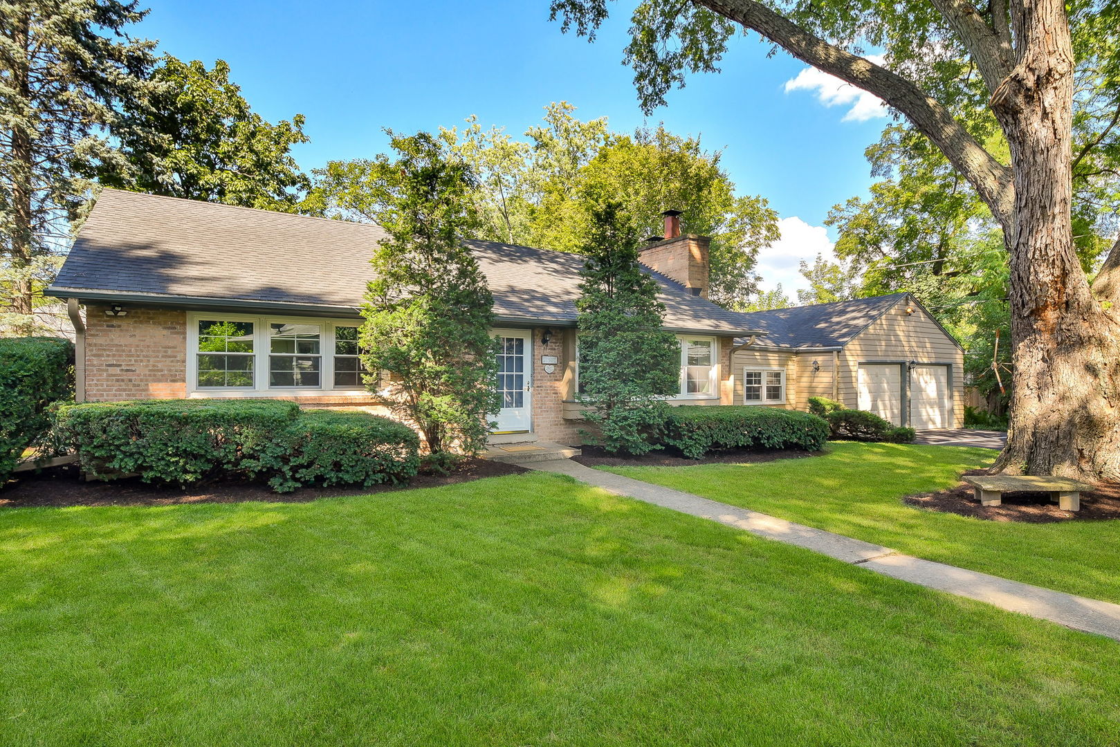 611 Polo Drive, Wheaton, IL 60187