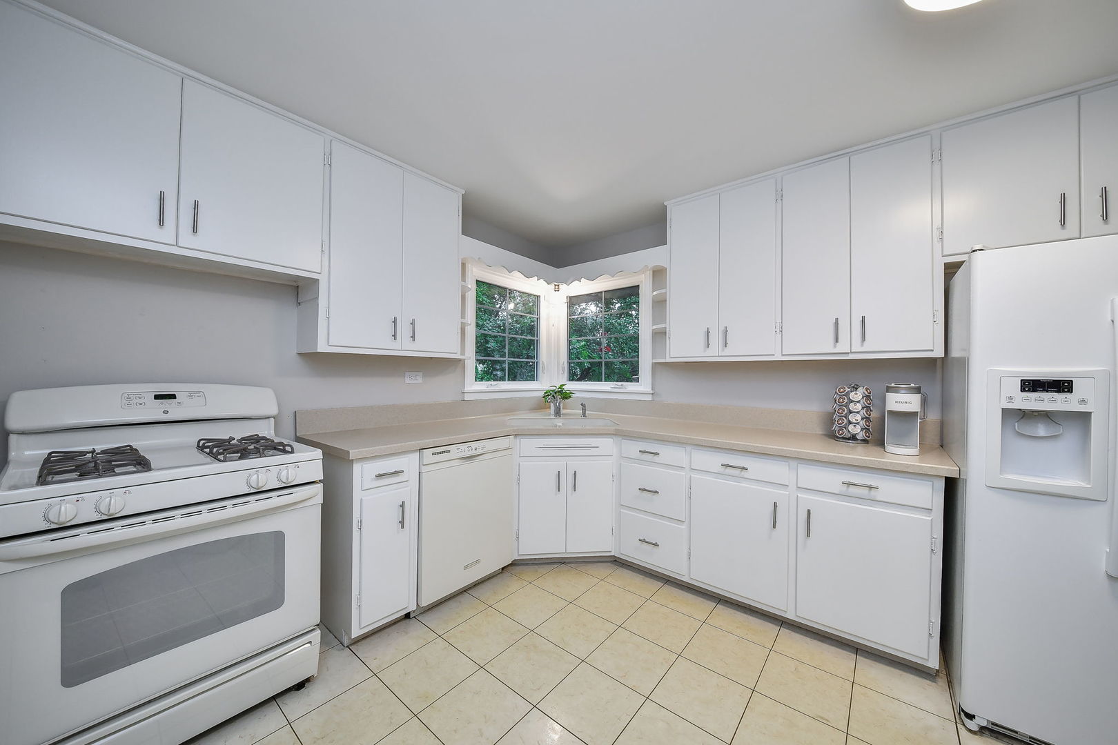 611 Polo Drive, Wheaton, IL 60187
