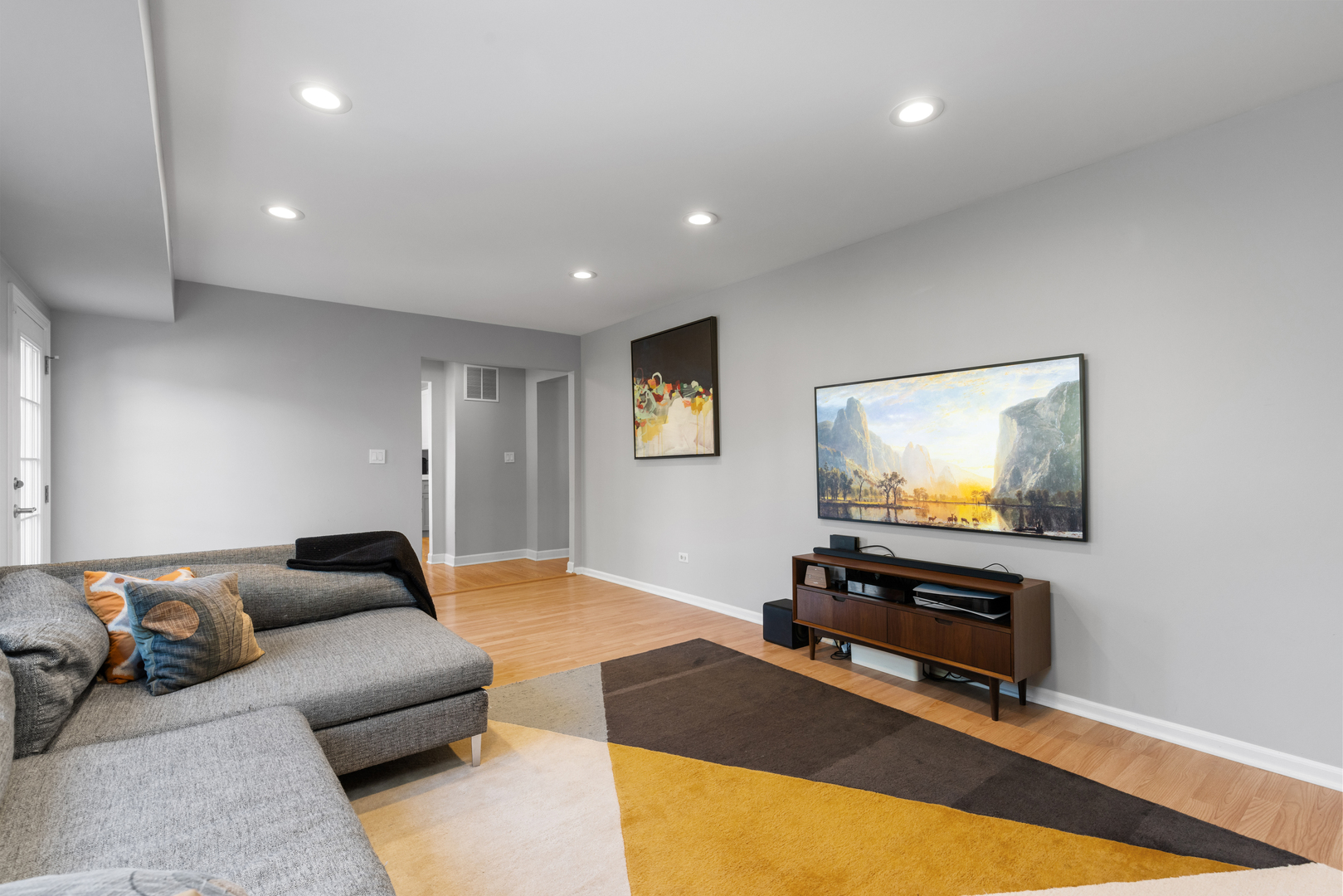 1088 Captains Lane, Wheeling, IL 60090