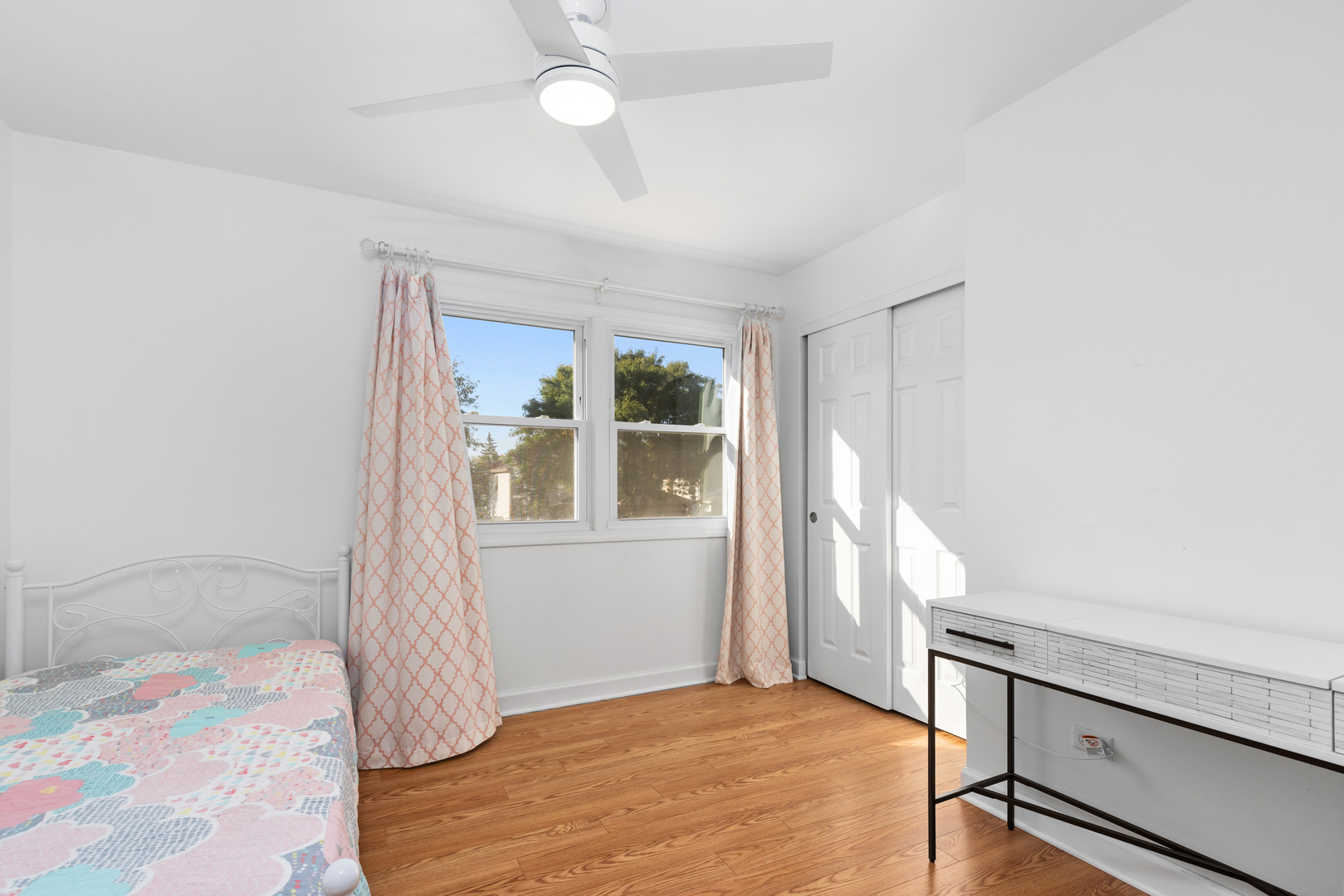 1088 Captains Lane, Wheeling, IL 60090