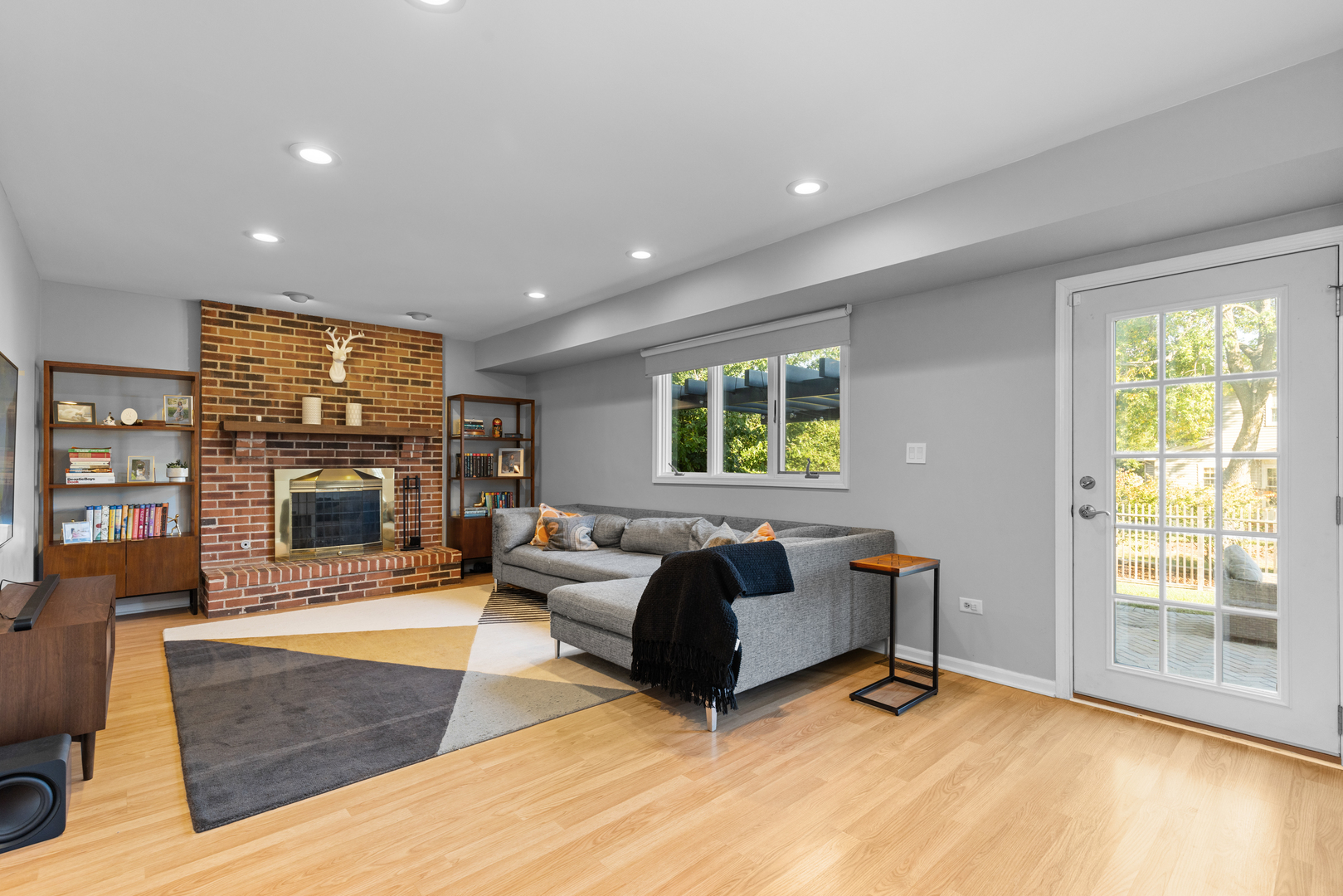 1088 Captains Lane, Wheeling, IL 60090