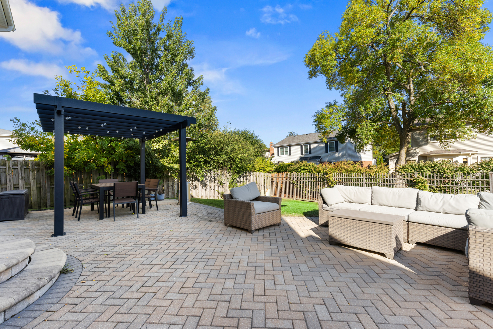 1088 Captains Lane, Wheeling, IL 60090