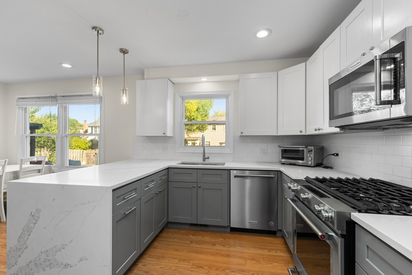 1088 Captains Lane, Wheeling, IL 60090