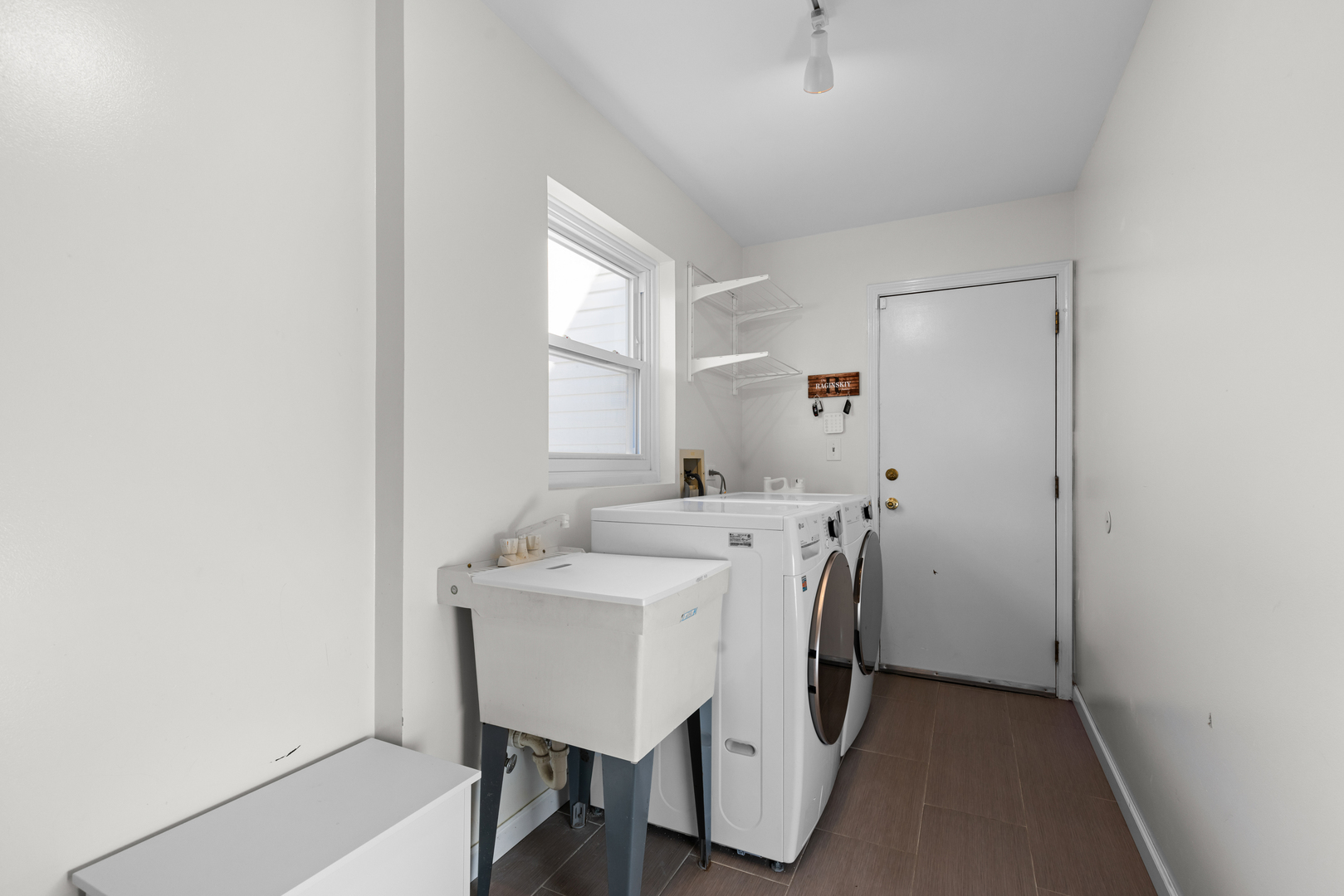 1088 Captains Lane, Wheeling, IL 60090