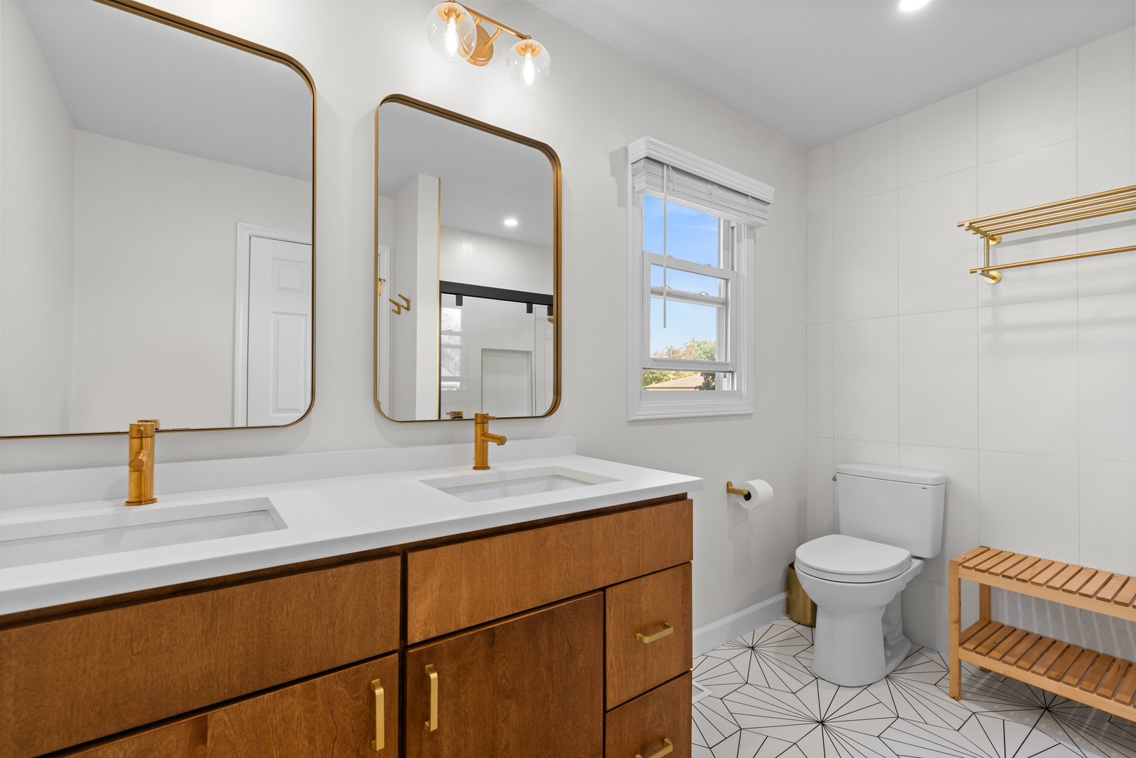 1088 Captains Lane, Wheeling, IL 60090