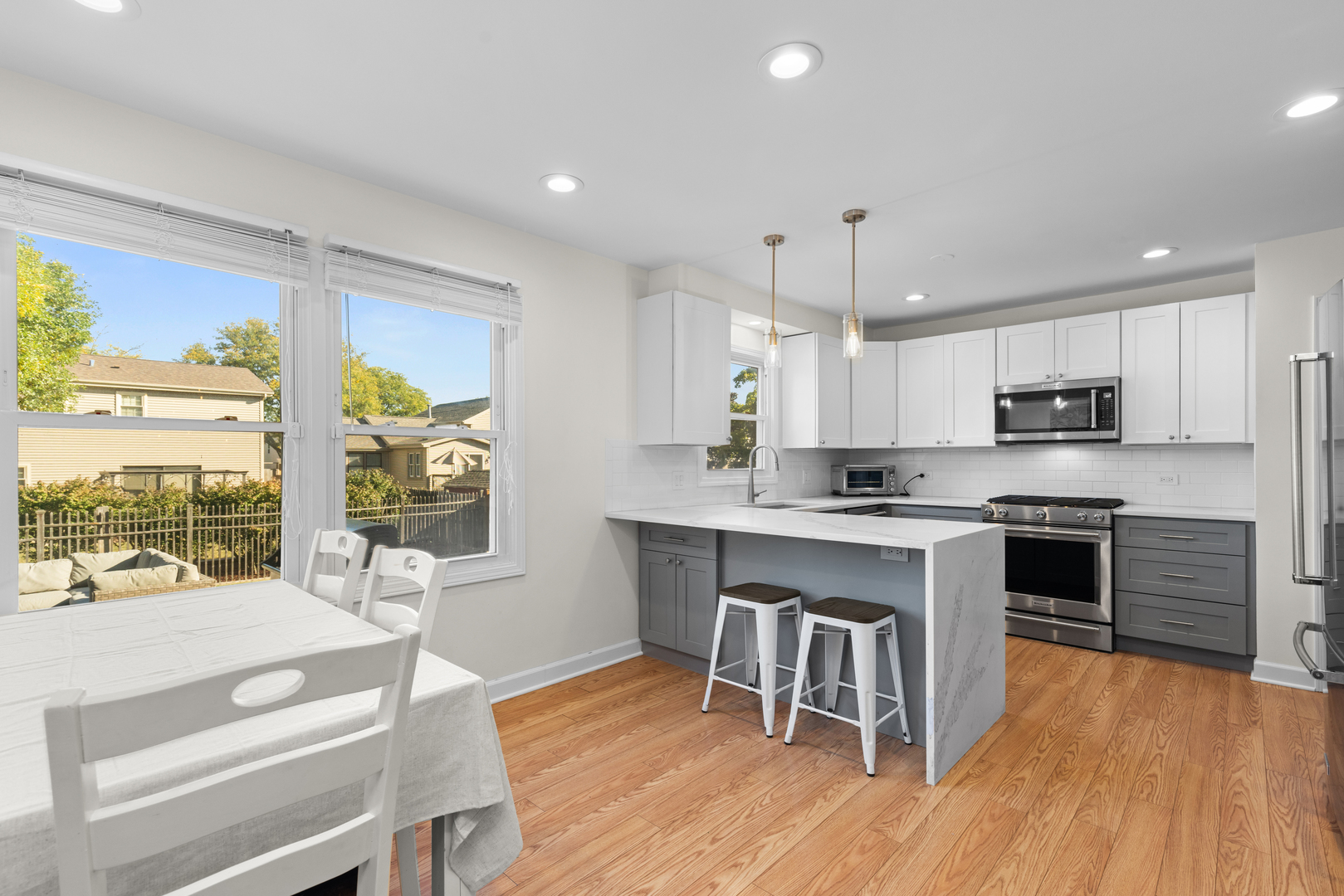 1088 Captains Lane, Wheeling, IL 60090