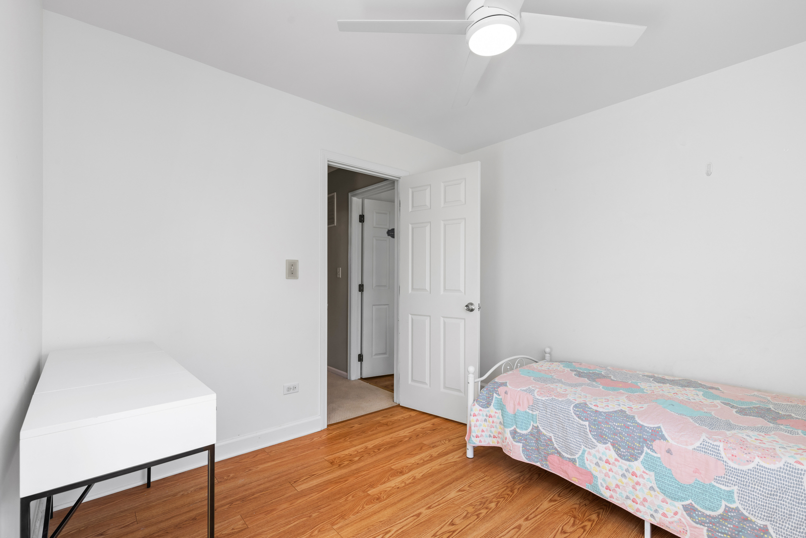 1088 Captains Lane, Wheeling, IL 60090