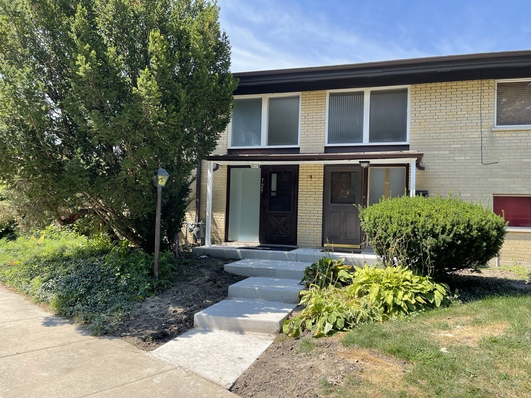 725 Hibbard Road, Wilmette, IL 60091