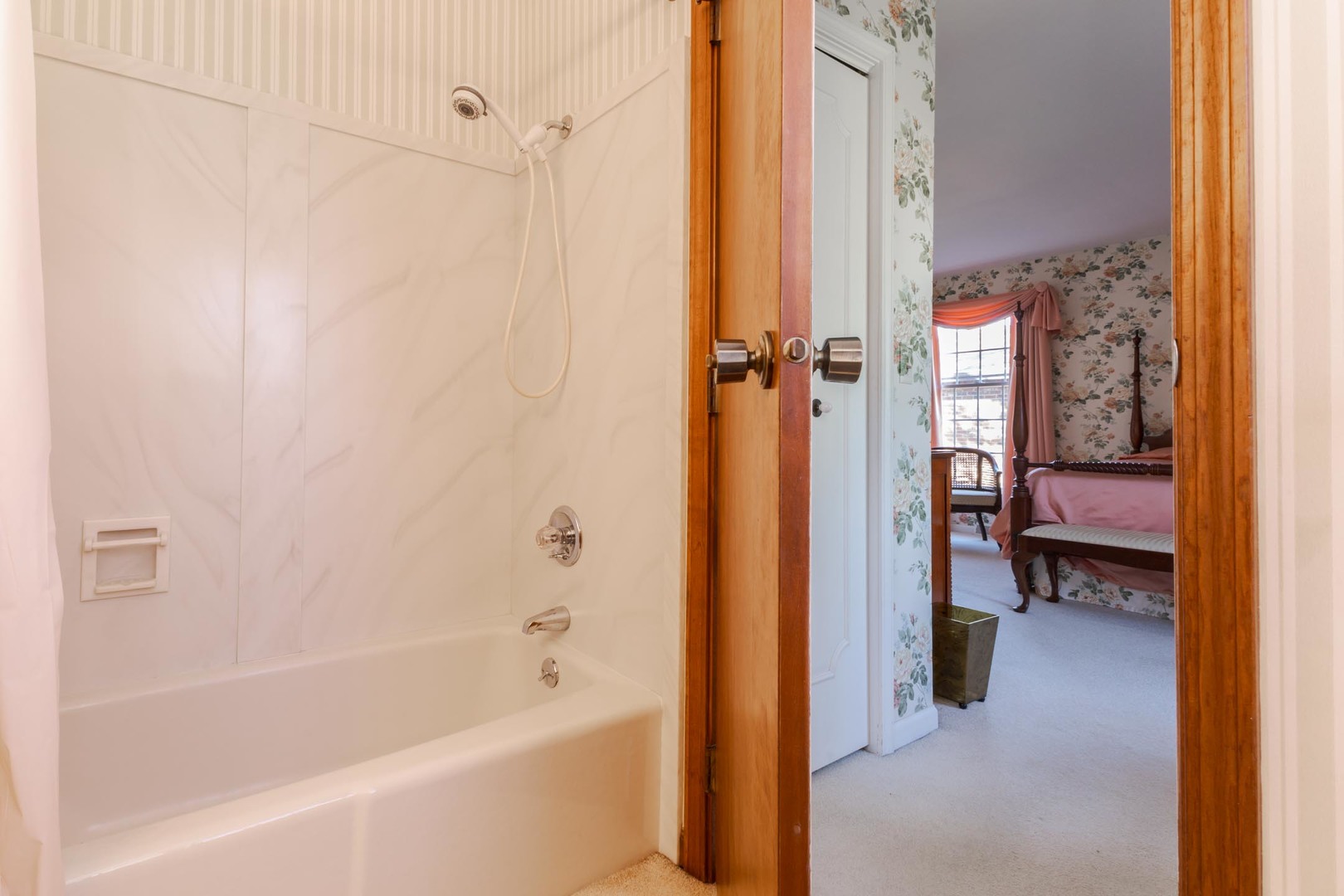 2103 Hedgewood Drive, Bloomington, IL 61704