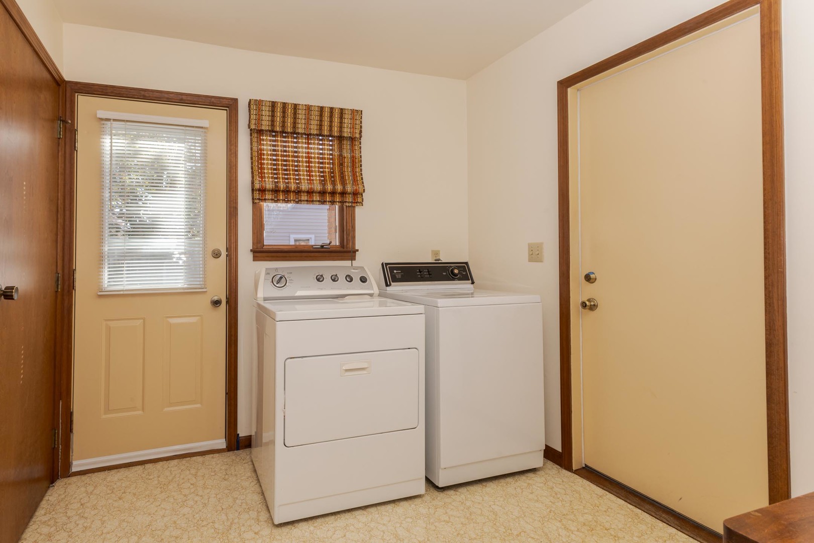 2103 Hedgewood Drive, Bloomington, IL 61704