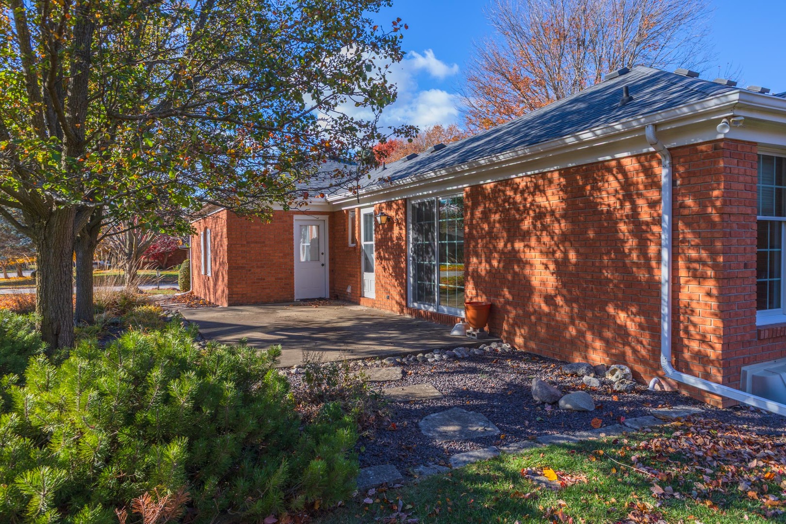 2103 Hedgewood Drive, Bloomington, IL 61704