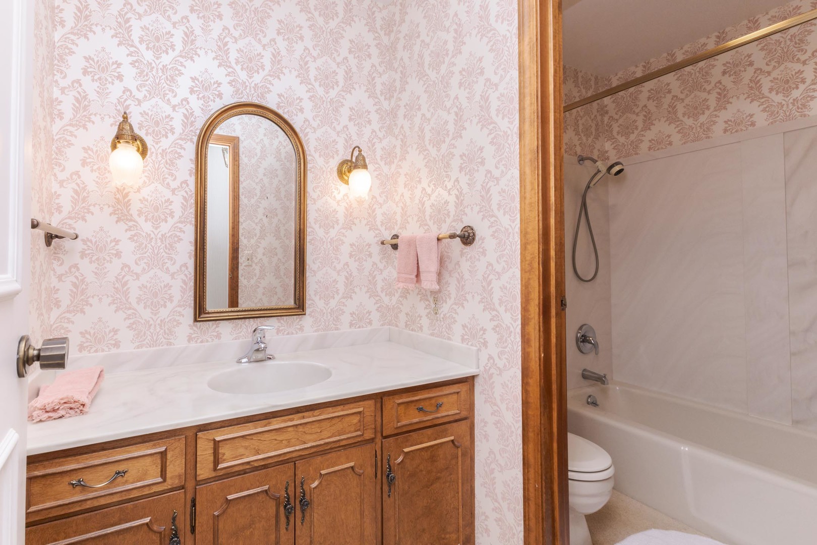 2103 Hedgewood Drive, Bloomington, IL 61704