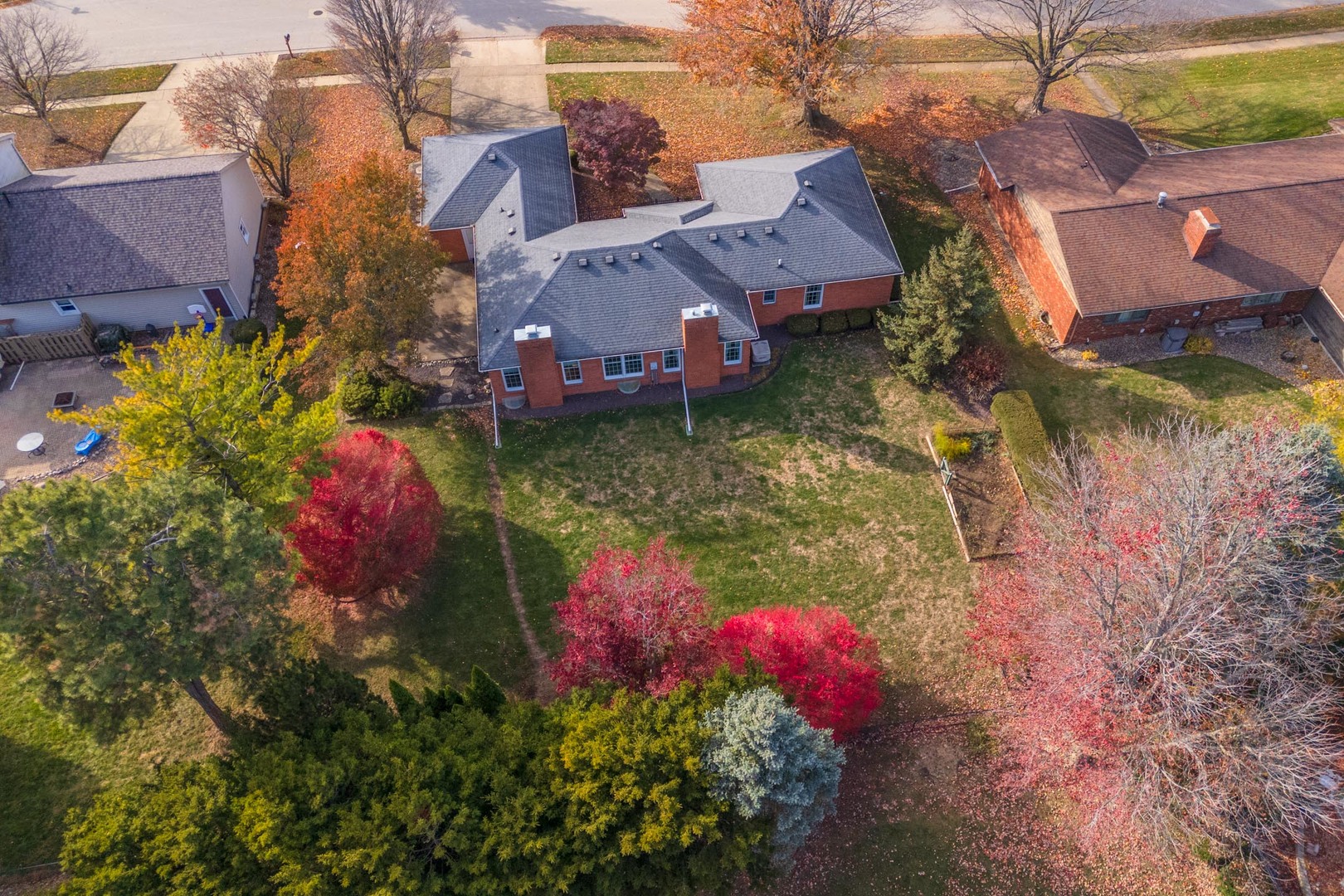 2103 Hedgewood Drive, Bloomington, IL 61704