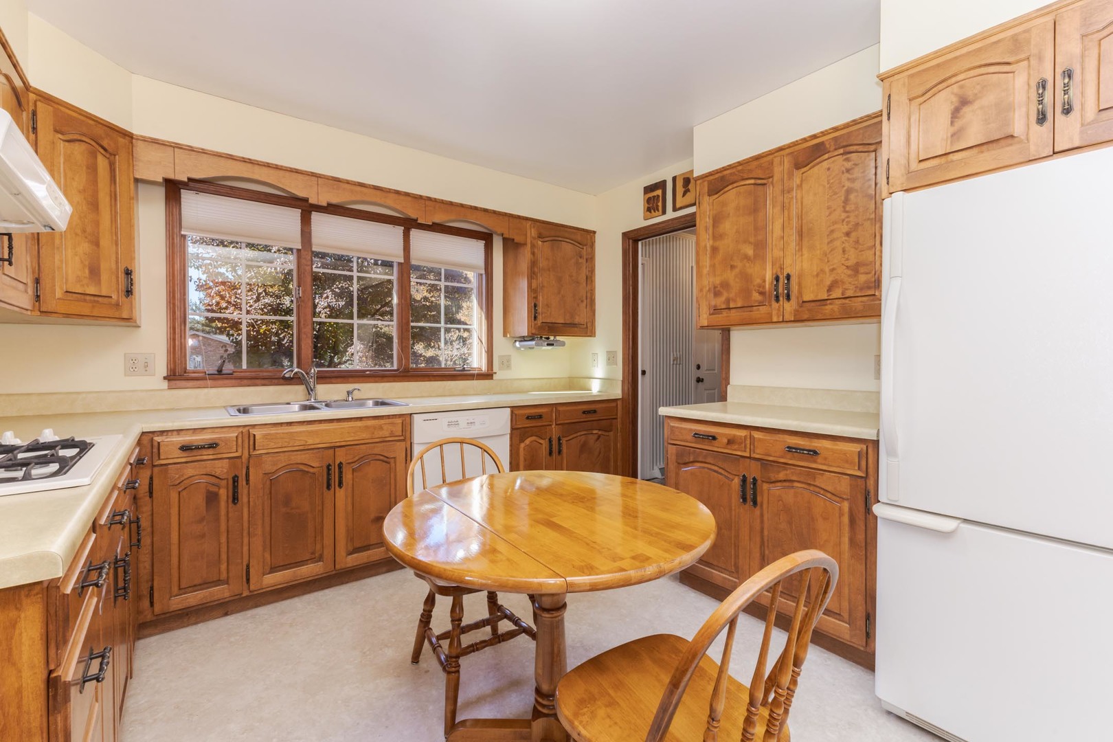 2103 Hedgewood Drive, Bloomington, IL 61704