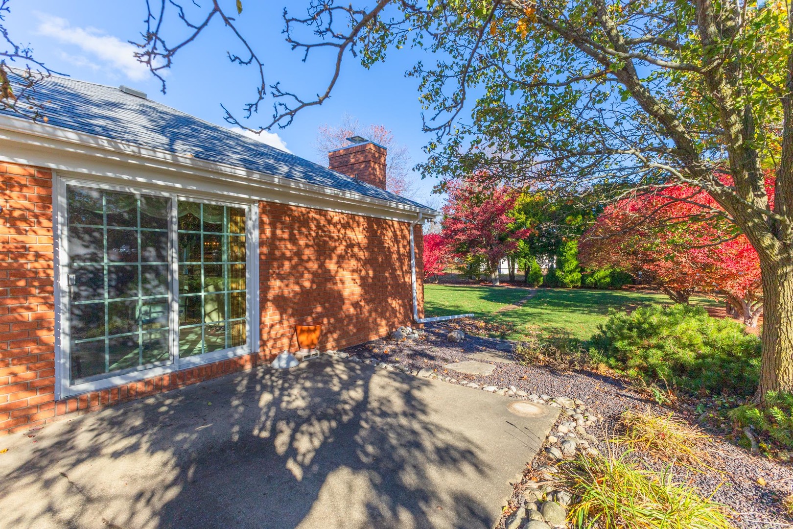 2103 Hedgewood Drive, Bloomington, IL 61704