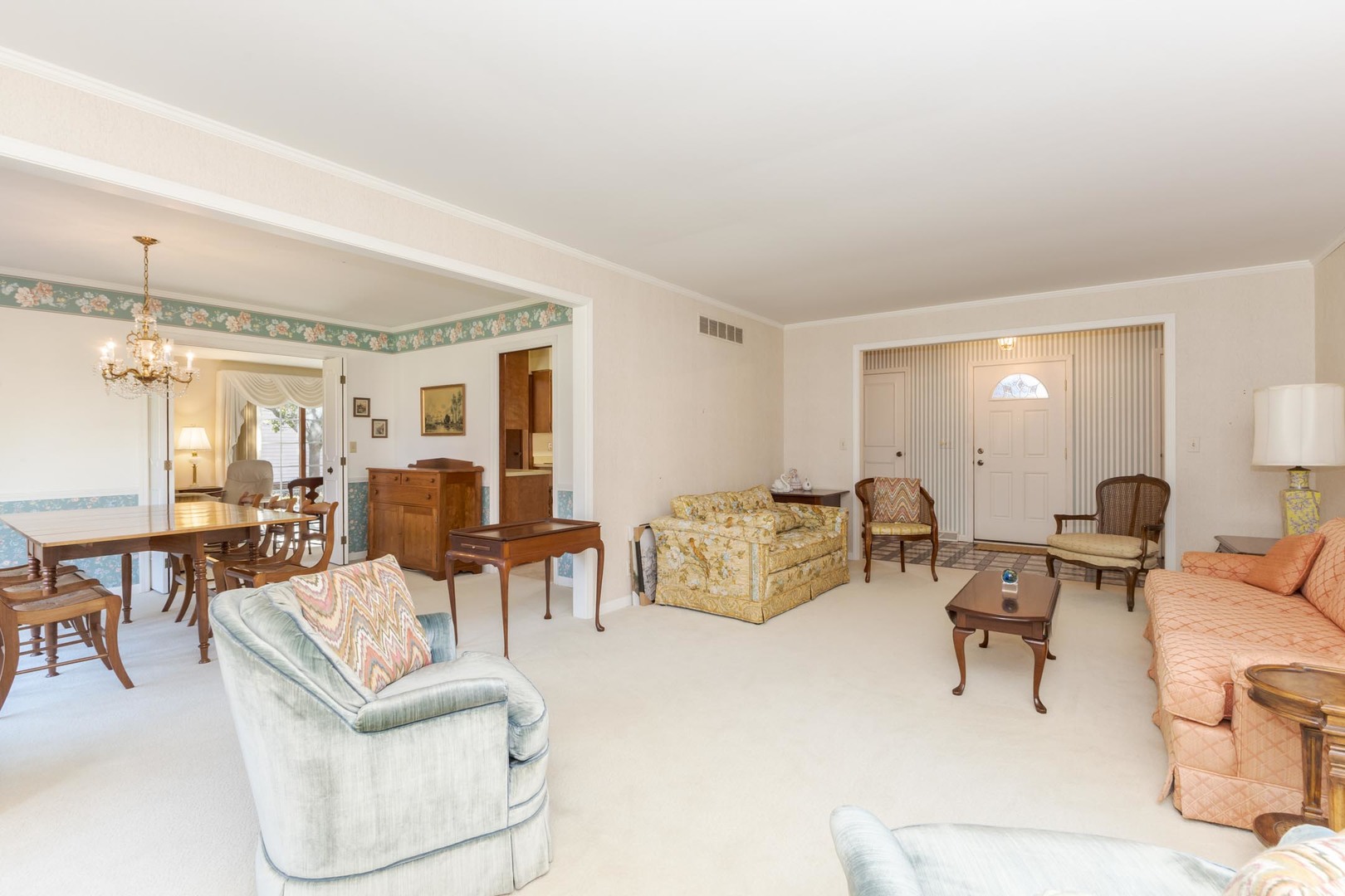 2103 Hedgewood Drive, Bloomington, IL 61704