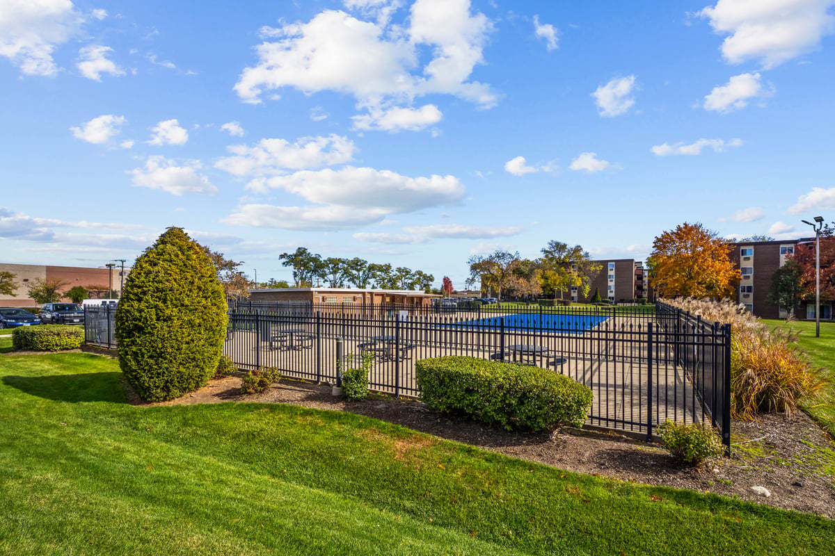 1311 S Finley Road #416, Lombard, IL 60148