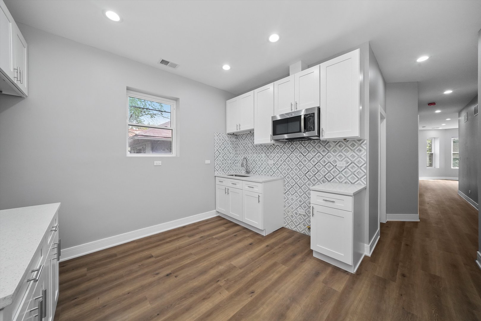 7748 S Marquette Avenue, Chicago, IL 60649