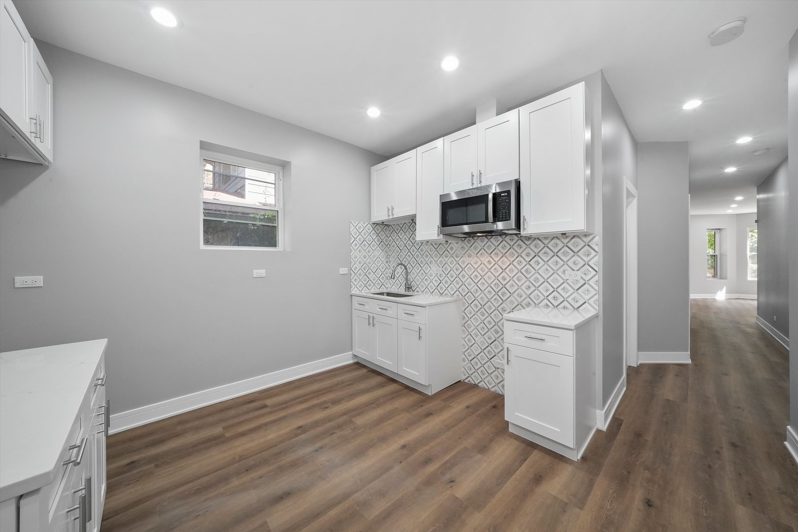 7748 S Marquette Avenue, Chicago, IL 60649