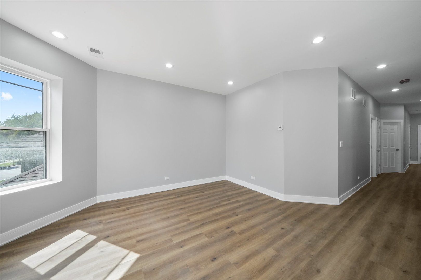 7748 S Marquette Avenue, Chicago, IL 60649