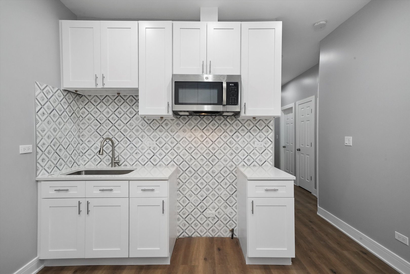 7748 S Marquette Avenue, Chicago, IL 60649