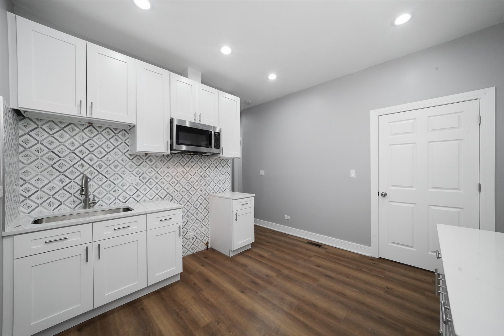 7748 S Marquette Avenue, Chicago, IL 60649