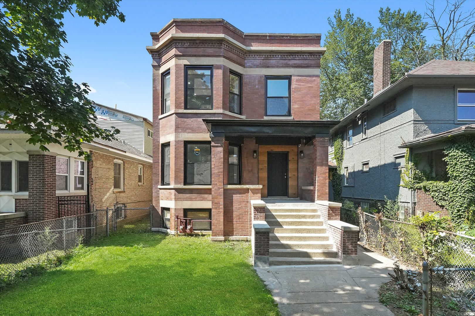 7748 S Marquette Avenue, Chicago, IL 60649