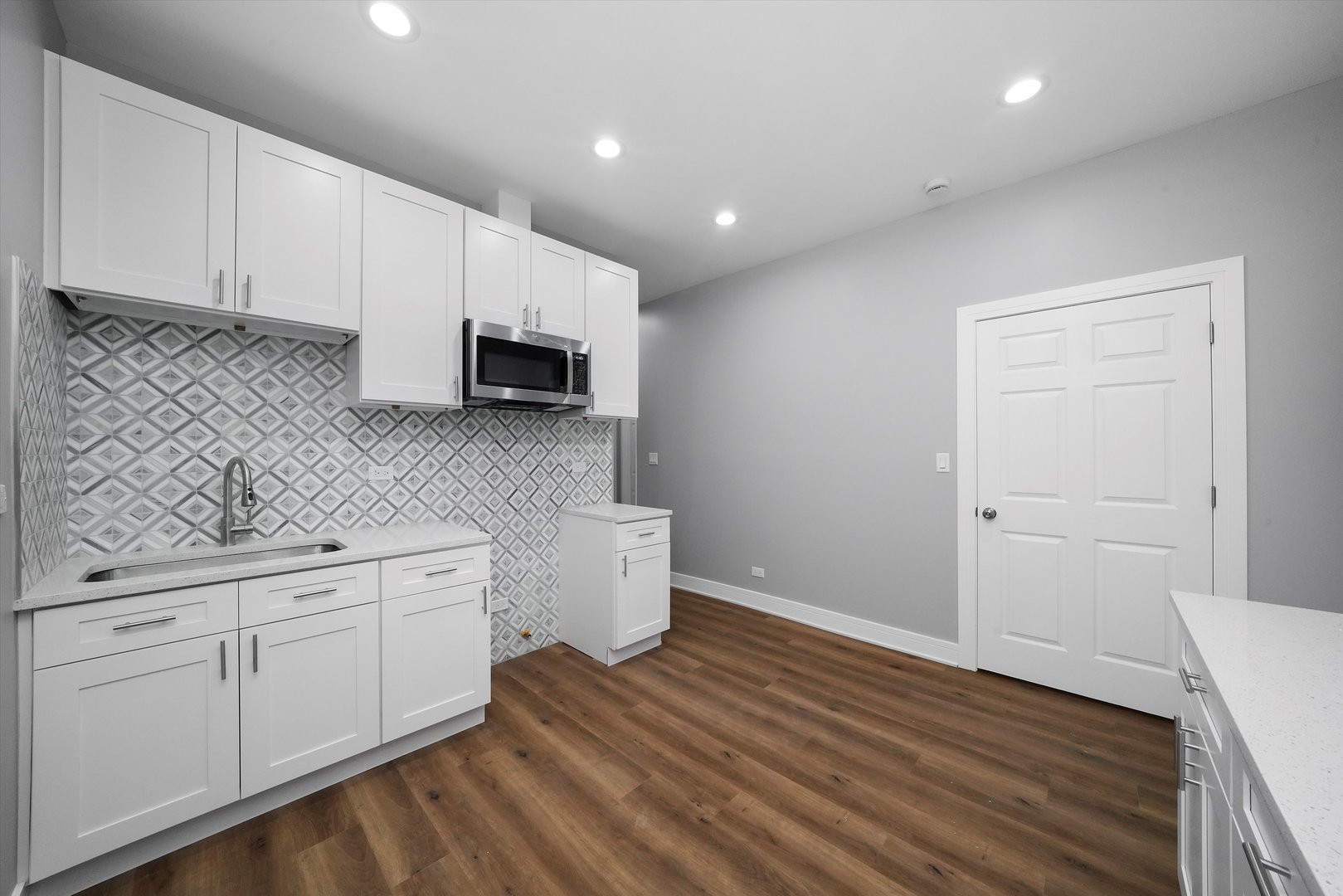 7748 S Marquette Avenue, Chicago, IL 60649