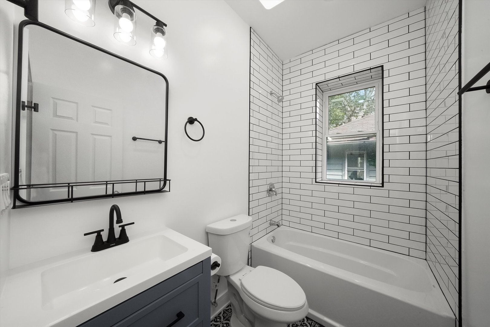 7748 S Marquette Avenue, Chicago, IL 60649