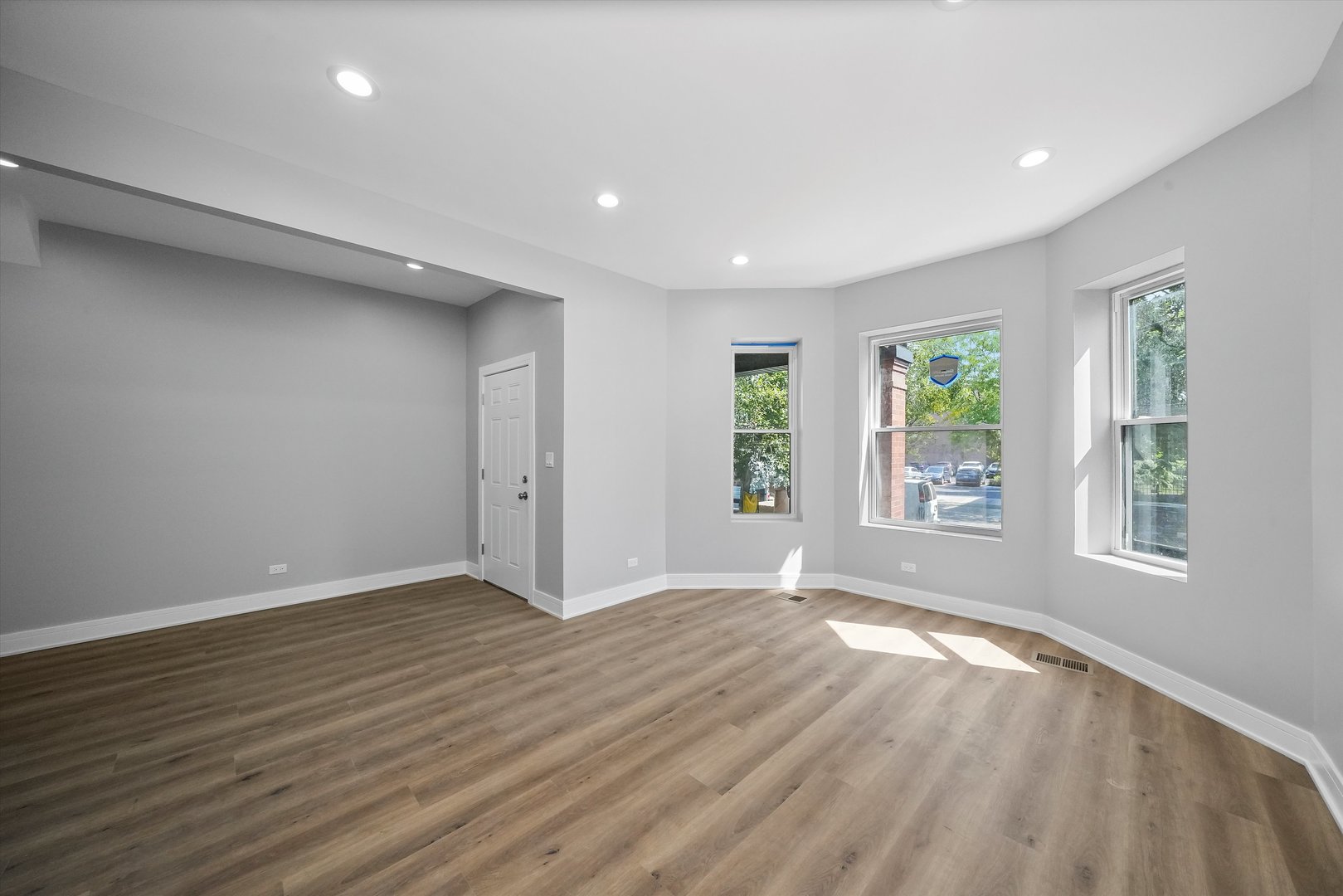 7748 S Marquette Avenue, Chicago, IL 60649