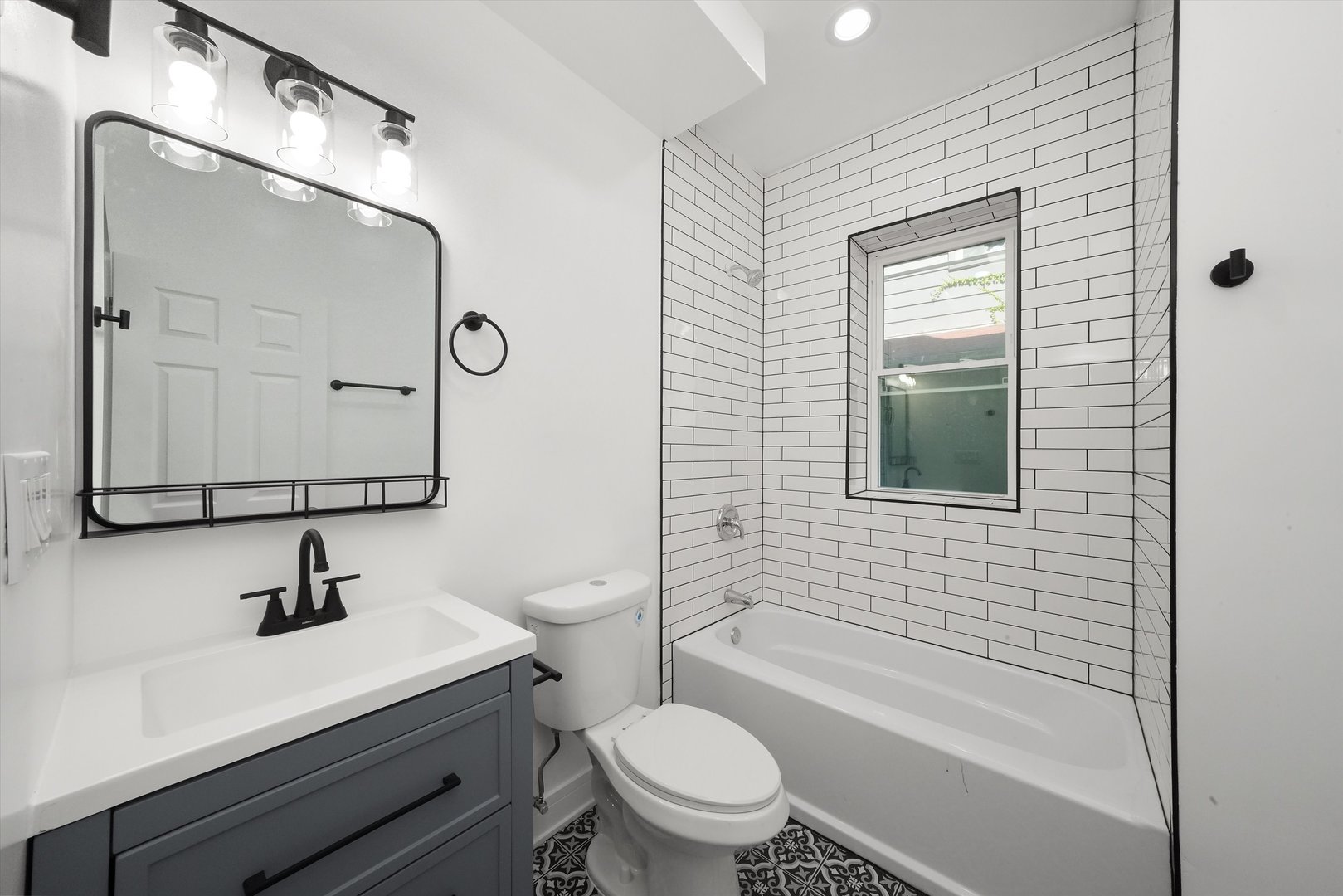 7748 S Marquette Avenue, Chicago, IL 60649