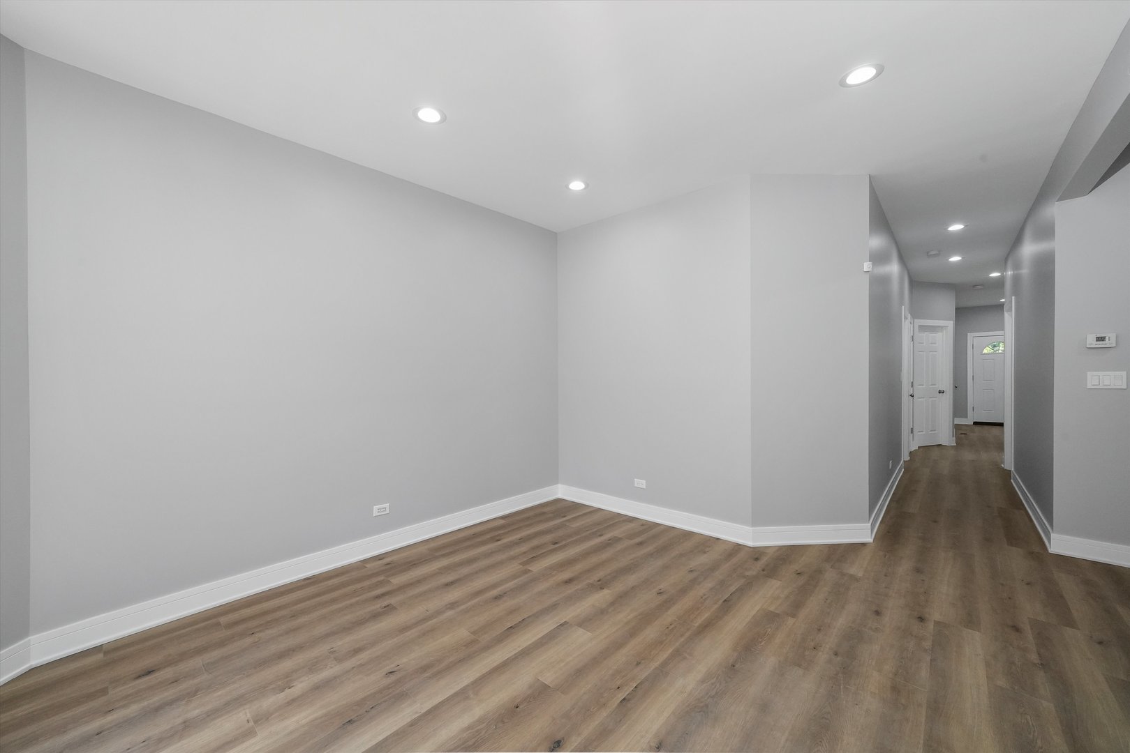 7748 S Marquette Avenue, Chicago, IL 60649