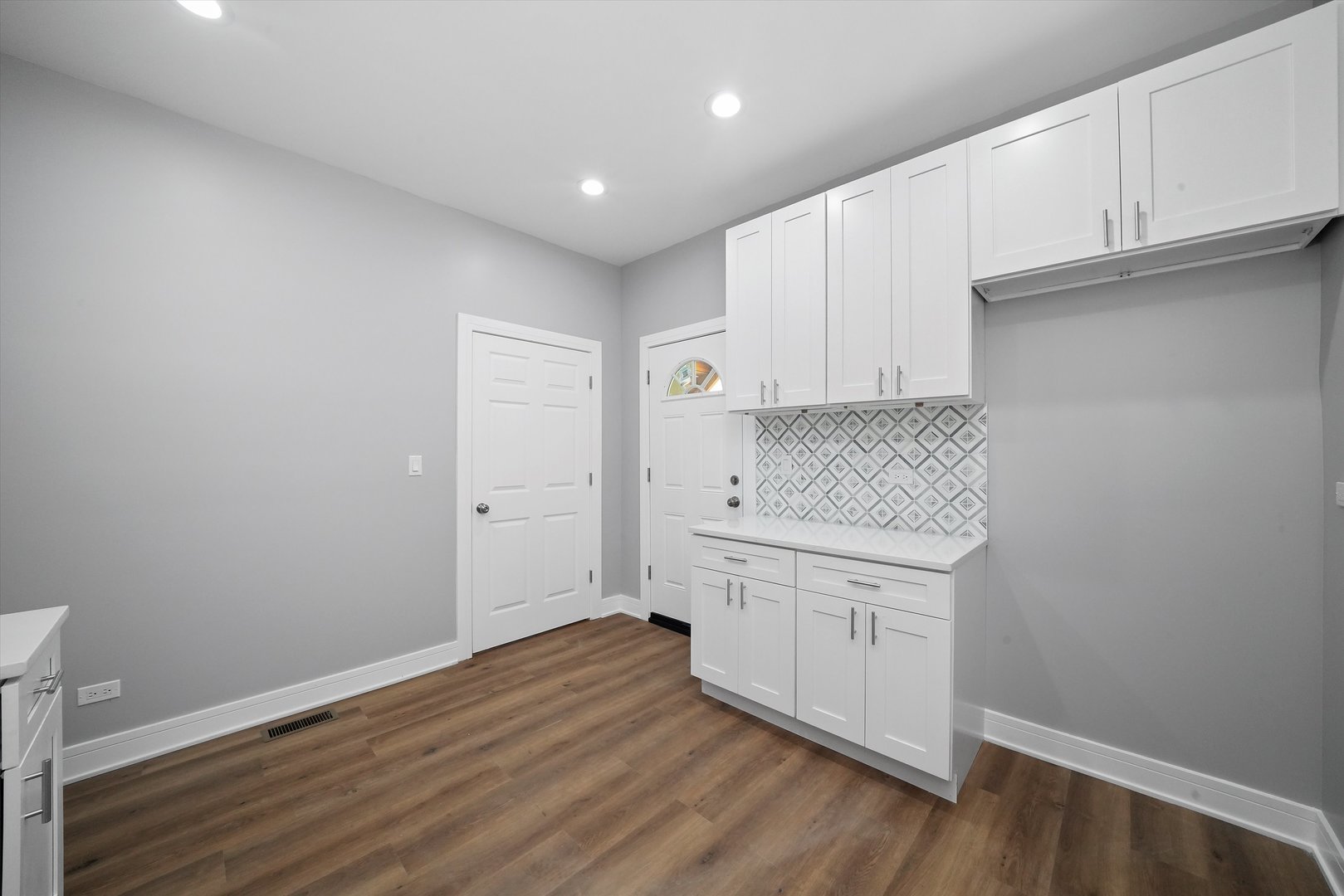 7748 S Marquette Avenue, Chicago, IL 60649