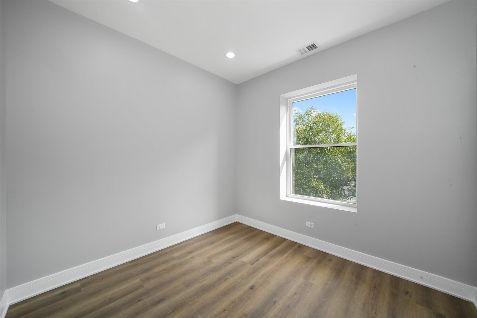 7748 S Marquette Avenue, Chicago, IL 60649