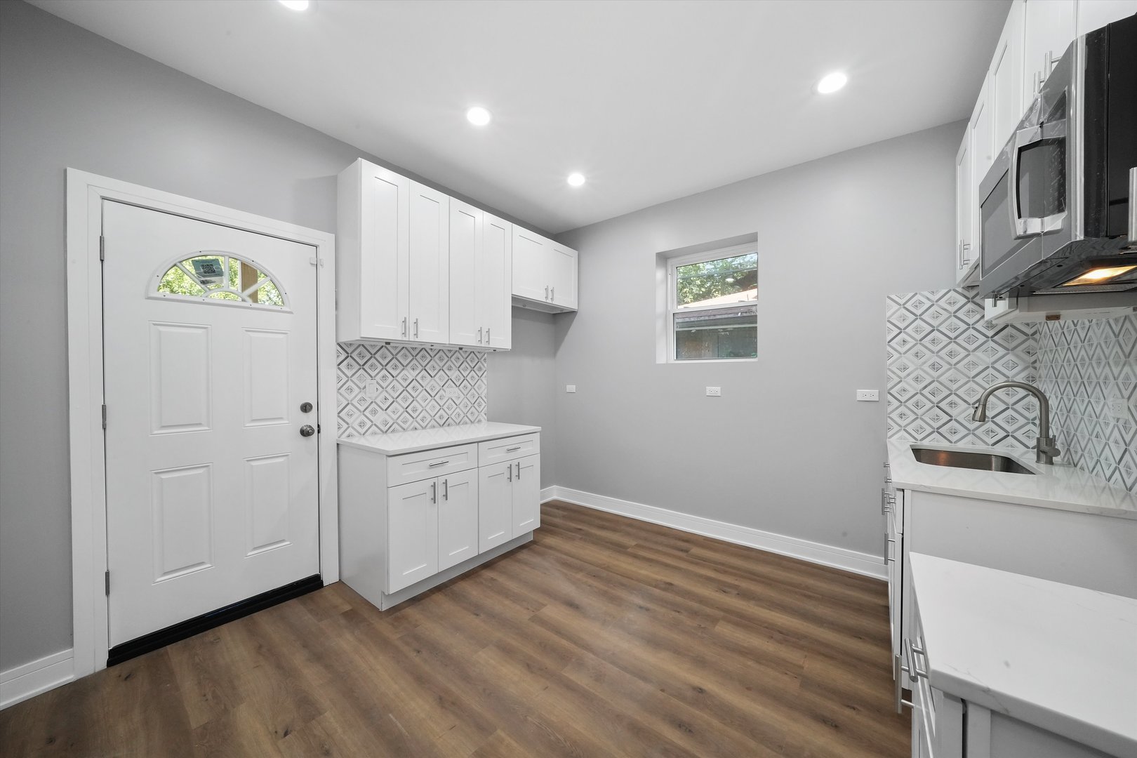 7748 S Marquette Avenue, Chicago, IL 60649