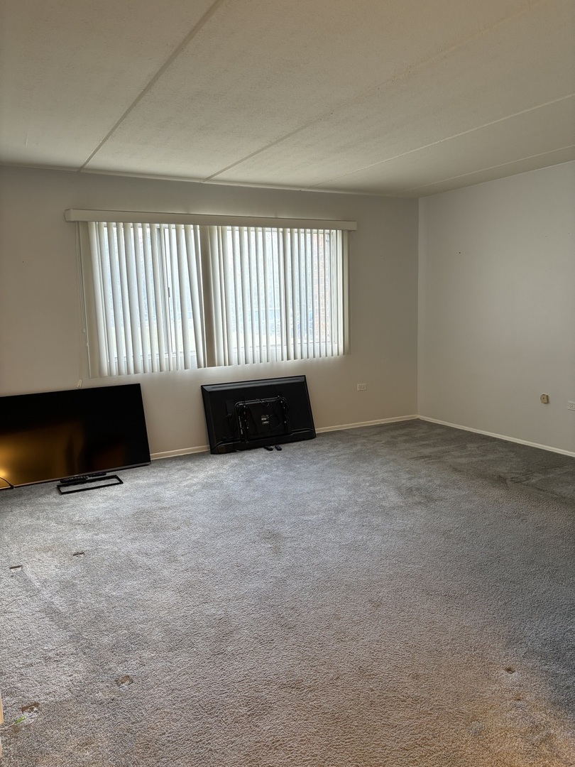 841 N York Street #129, Elmhurst, IL 60126