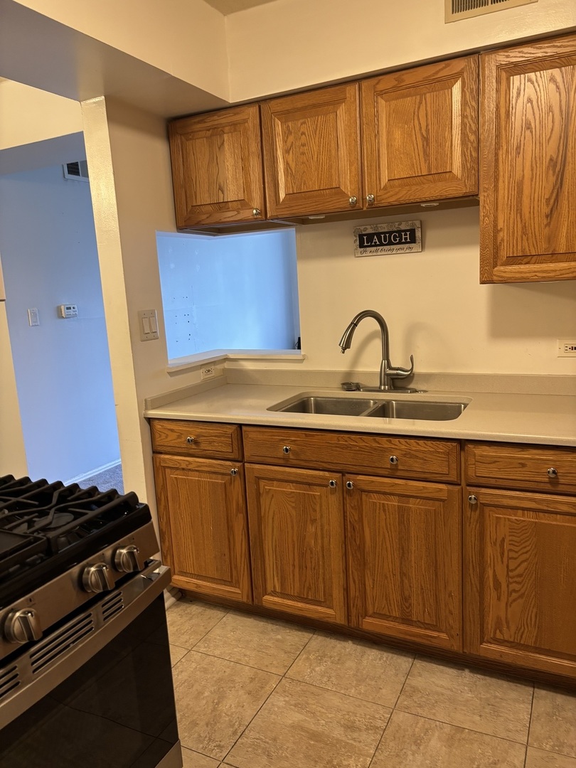 841 N York Street #129, Elmhurst, IL 60126
