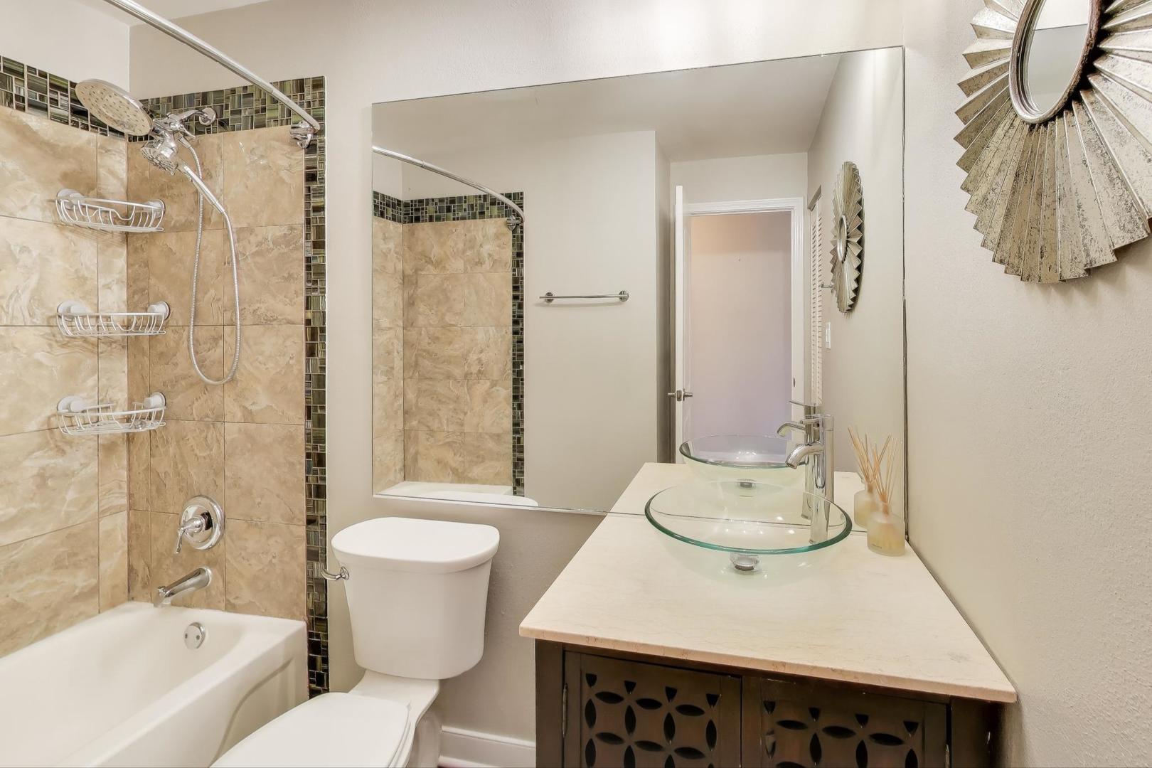 725 W Huntington Commons Road #217, Mount Prospect, IL 60056