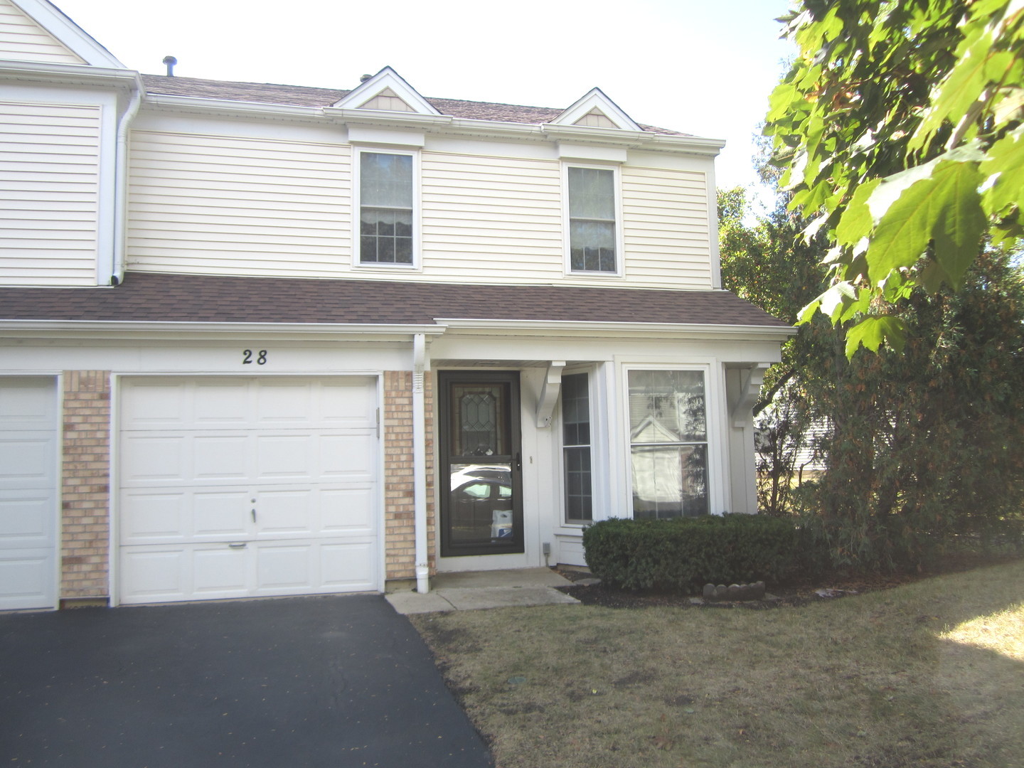 28 N Oltendorf Road, Streamwood, IL 60107